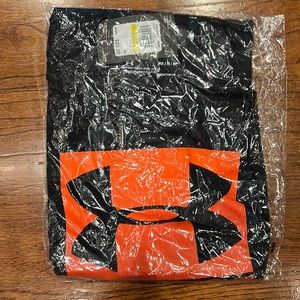 Under Armour Black T-shirt - Medium